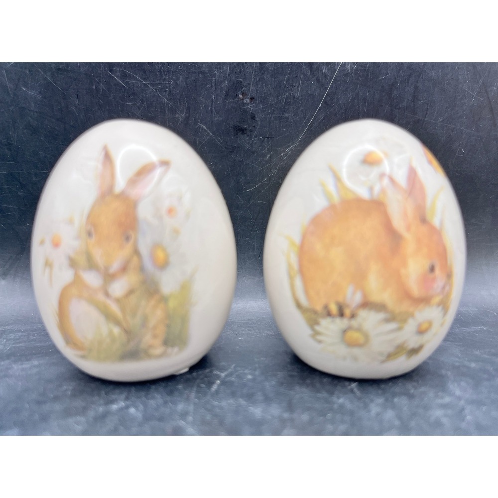 Vtg Easter Bunny‎ Rabbit Egg-Shaped Salt & Pepper Shaker Set White Floral 2.25"